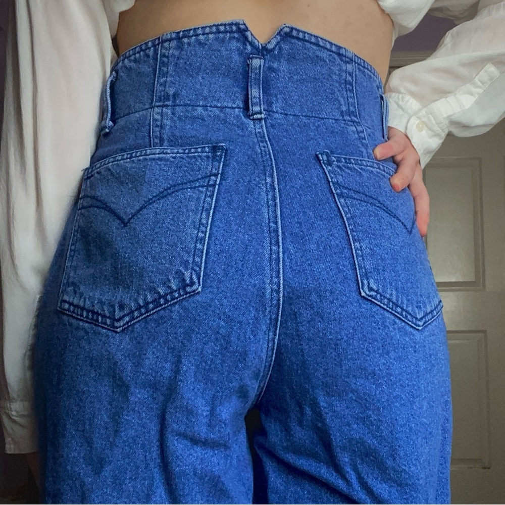 Vintage 80s ultra high rise jeans. V detail in back waist.